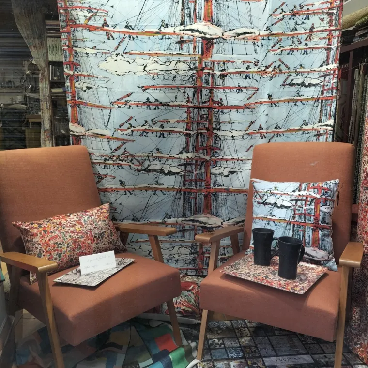 Nouvelle vitrine Eric valette tapissier à Clermont ferrand