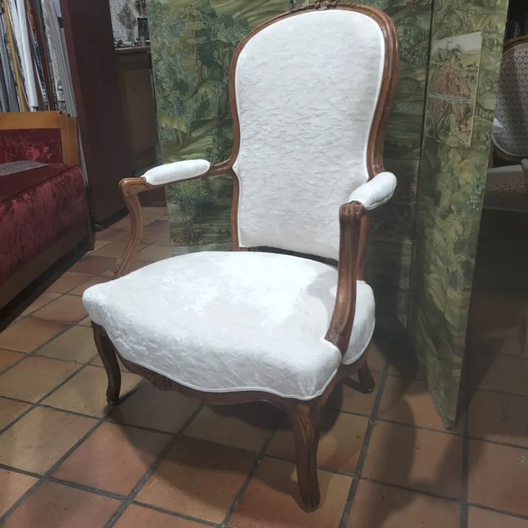Fauteuil XVIIIe velours gaufré 